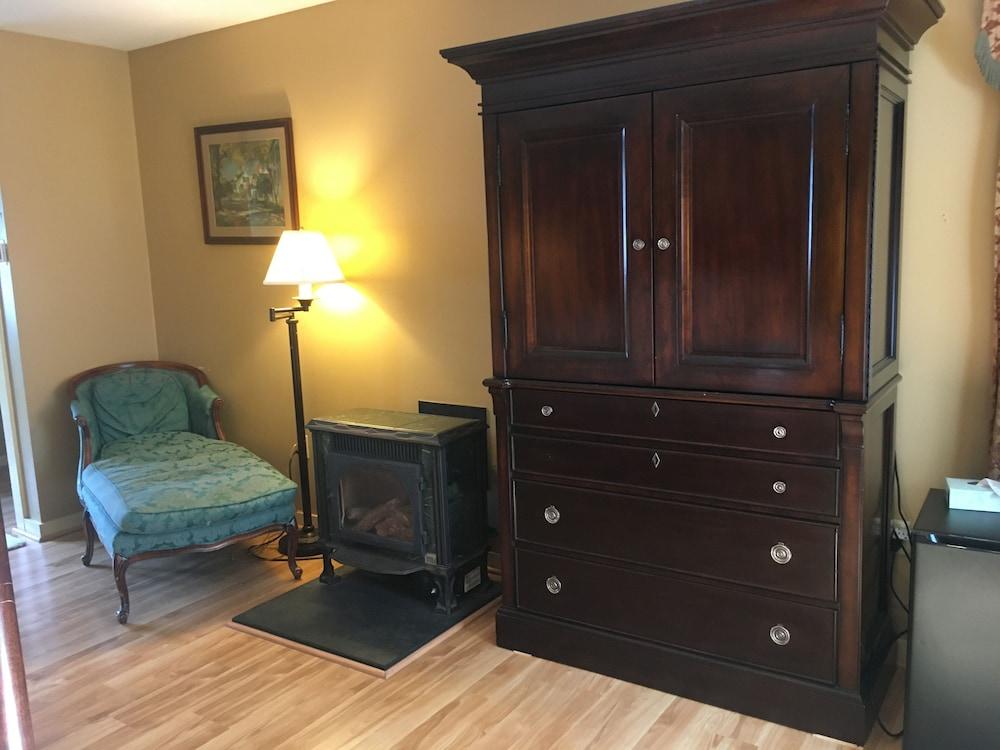 Inn The Village 3*